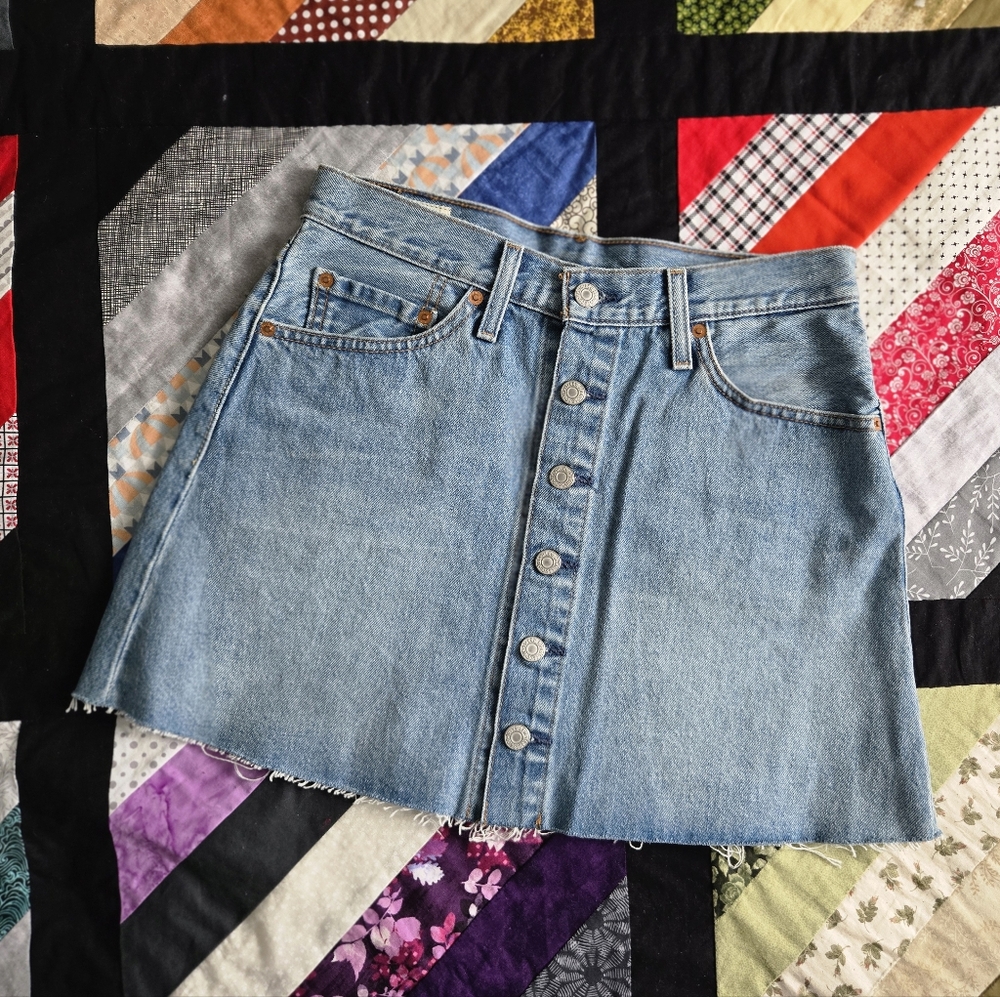 Levi's Premium Denim Mini Skirt Jean Button Front Light Blue Wash A Line Size 27